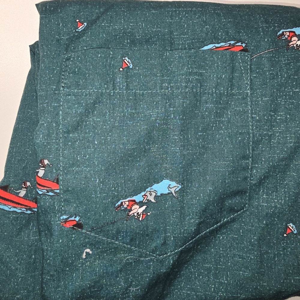 Haggar Mens Large Button Up Shirt Santa Water Skiing Holiday Novelty L Christmas - Picture 6 of 9
